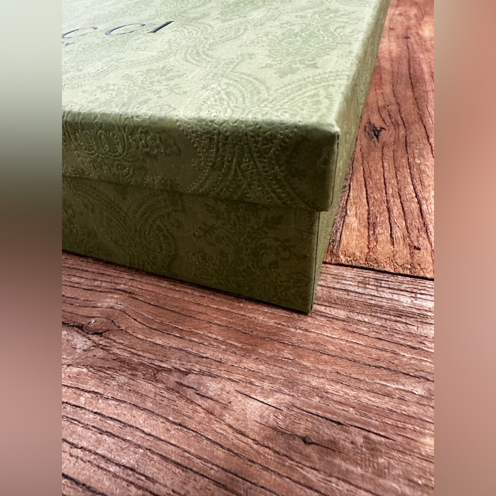 Gucci Beauty Olive Green Embossed Gift Box - Picture 2 of 5